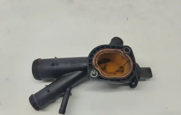 Volkswagen Tiguan Engine coolant pipe/hose 03L121131AA