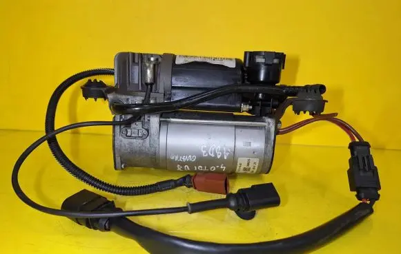 Audi A8 S8 D3 4E Air suspension compressor/pump 3Z0101100
