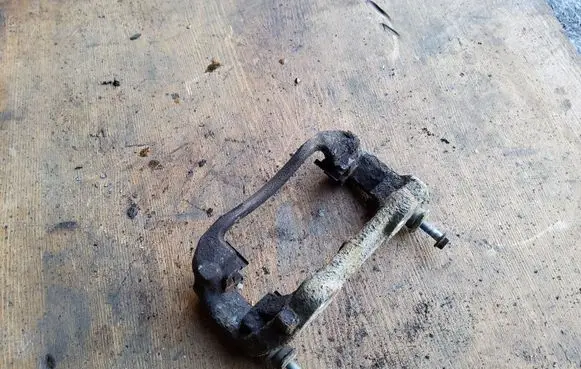 Peugeot 307 Front Brake Caliper Pad/Carrier 