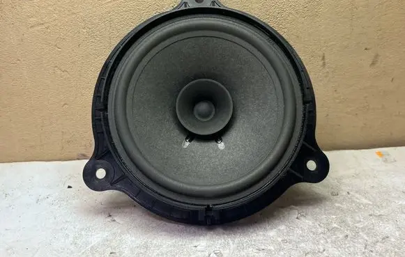 Nissan Qashqai Front door speaker