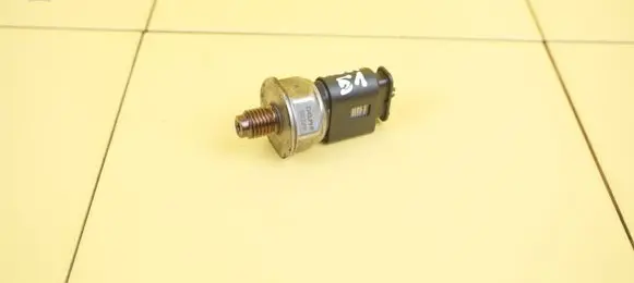 Mercedes-Benz E W212 Fuel pressure sensor A0235455226 651924