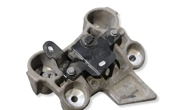 Peugeot 208 II Engine mounting bracket 9826364780
