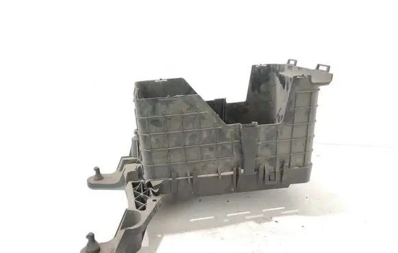Volkswagen PASSAT B6 Battery box tray 1K0915333B