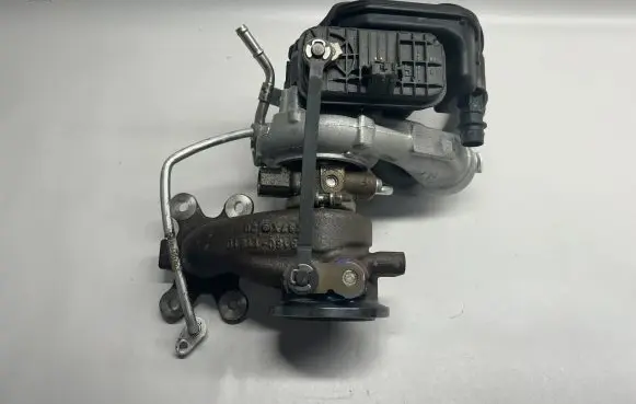Audi Q3 F3 Turbo 05E145701K 05E129654K