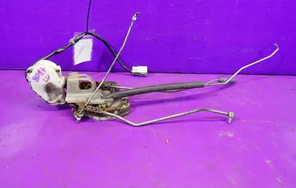 Honda CR-V Front door lock