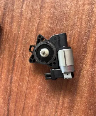 Mazda 2 Front door window regulator motor G22C5958X CM011740