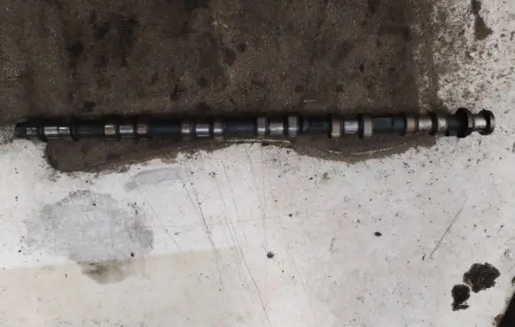 BMW 5 E39 Camshaft 2246744