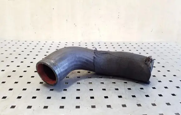 Volvo XC70 Intercooler hose/pipe 31338809