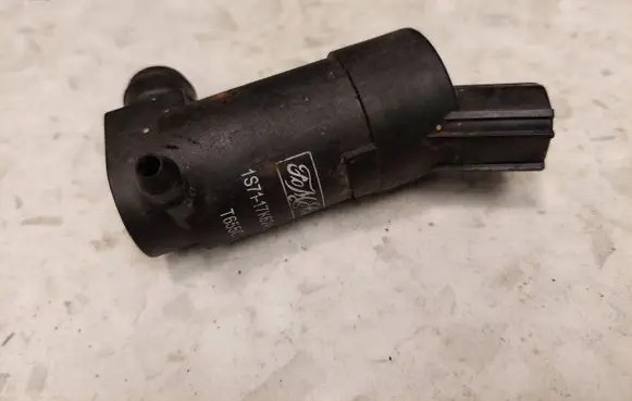 Volvo V70 Windscreen/windshield washer pump 1S7117K624DD
