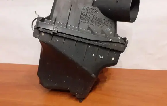 Toyota RAV 4 (XA40) Air filter box 1770536110 014141029