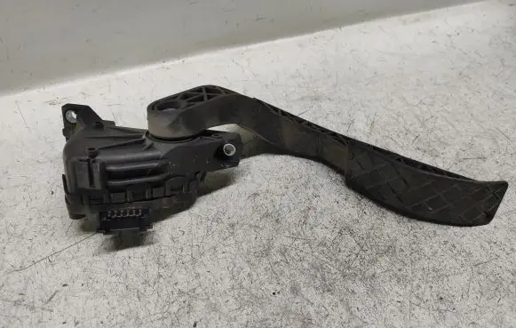 Audi A4 S4 B7 8E 8H Accelerator throttle pedal 8E1721523C
