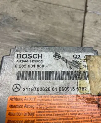 Mercedes-Benz CLS C219 Airbag control unit/module 2118702626 0285001880 0609186752