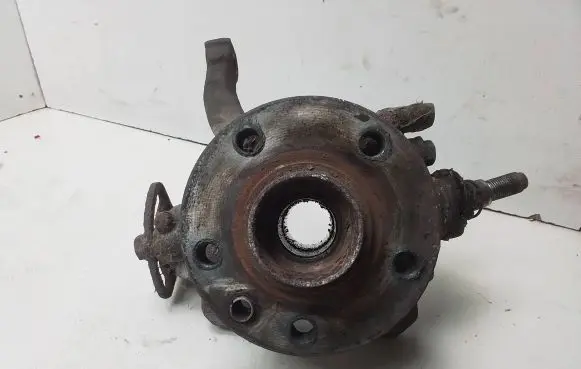 Front wheel hub