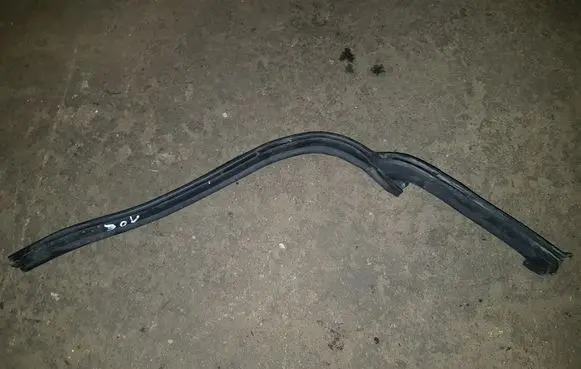 BMW 3 E46 Engine compartment rubber 8208507