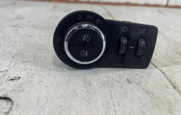 Opel Astra J Light switch 13268703