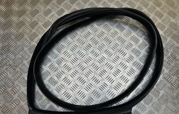 BMW 6 F06 Gran coupe Rubber seal rear door 7275316