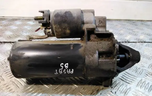 Volkswagen PASSAT B5 Starter motor 100582147B