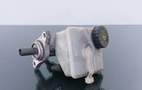 Brake fluid reservoir