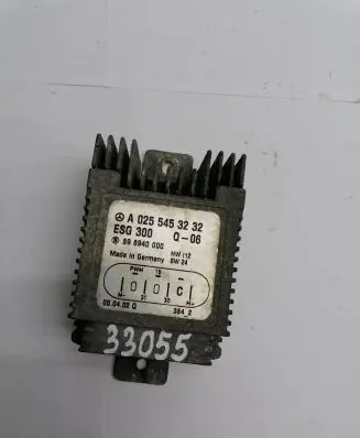 Mercedes-Benz Vaneo W414 Coolant fan relay A0255453232 ESG300