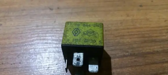 Renault Laguna I Other relay 7700844253