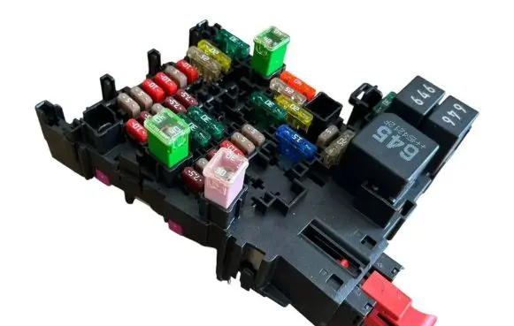 Volkswagen Touran III Fuse module 5Q0937615C