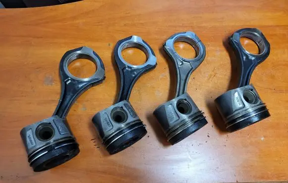 Mercedes-Benz Sprinter W907 W910 Piston with connecting rod