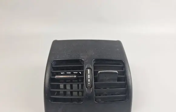 Mercedes-Benz C AMG W204 Rear air vent grill A2048300954