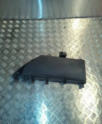 BMW 5 E60 E61 Air filter box cover 6950936