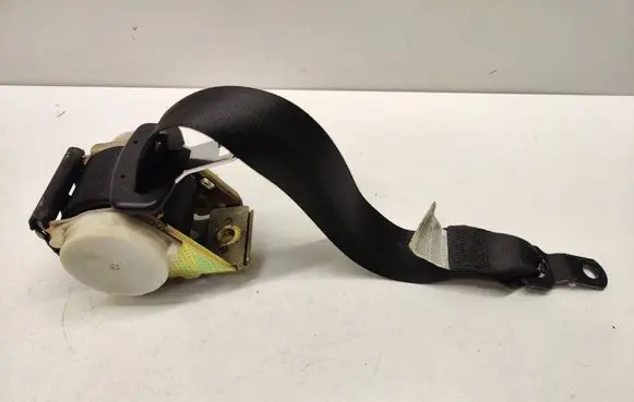 BMW X3 E83 Rear seatbelt 33040666