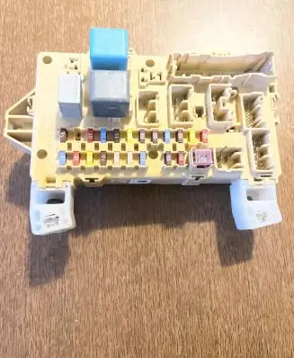 Toyota Corolla Verso AR10 Fuse box set 892210F010 1000652542 06030818452001