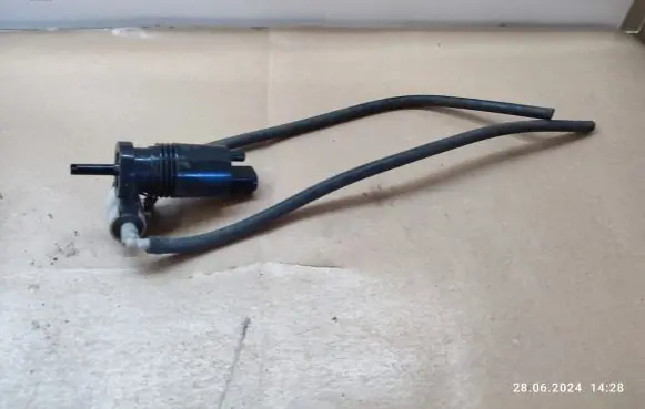 Mercedes-Benz ML W164 Windscreen/windshield washer pump 31166