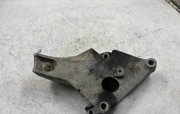BMW 3 E90 E91 Engine mounting bracket 6775041