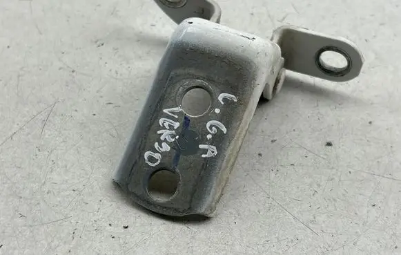 Toyota Verso Rear door lower hinge 
