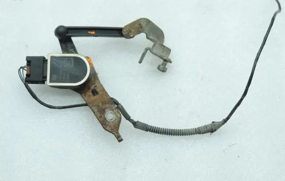 BMW 3 F30 F35 F31 Rear air suspension level height sensor 37146860843 6860843
