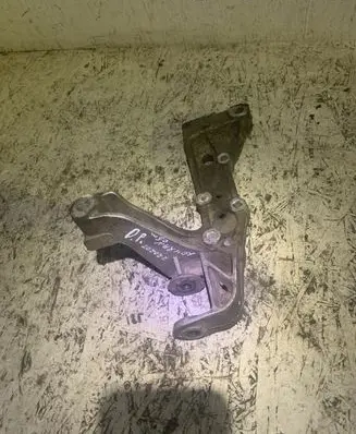 Volkswagen Touran I Engine mounting bracket