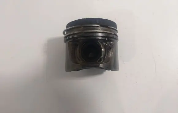 Mercedes-Benz C W204 Piston 642