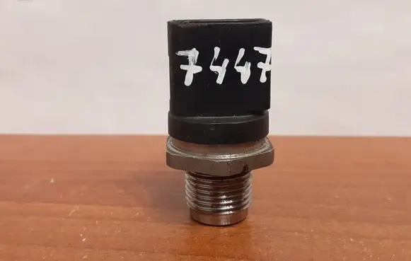 Fuel pressure sensor
