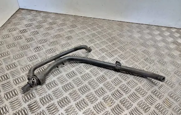Volkswagen PASSAT B7 Engine coolant pipe/hose