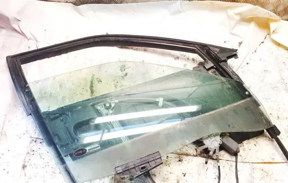 Audi 80 90 B3 Front door window/glass frame 