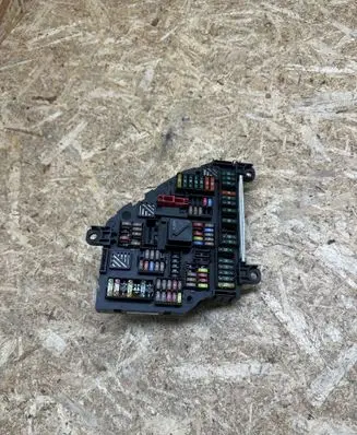 BMW 5 F10 F11 Fuse module 9210858 290610
