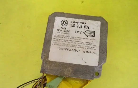 Volkswagen Golf IV Airbag control unit/module 1J0909609