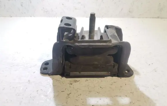 Engine mount bracket