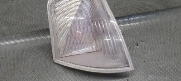 Opel Omega A Front indicator light 19670-3