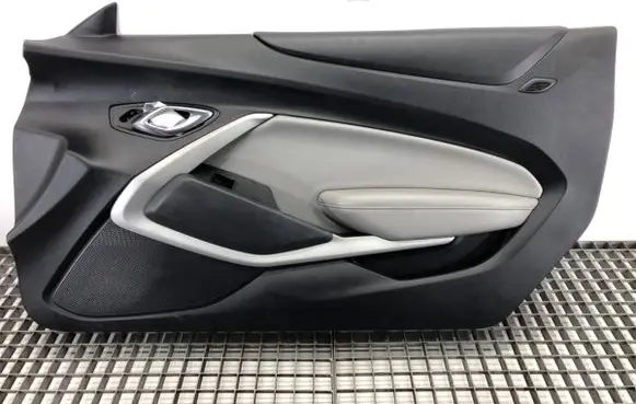 Chevrolet Camaro Front door card panel trim