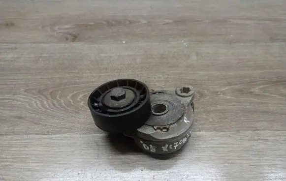 Volvo XC70 Alternator belt tensioner 