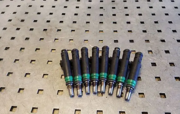BMW X5 E53 Fuel injectors set 7525721