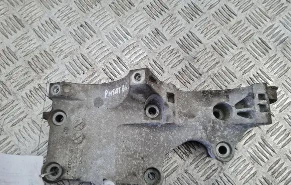 Volkswagen PASSAT B6 Bracket in trunk/boot 