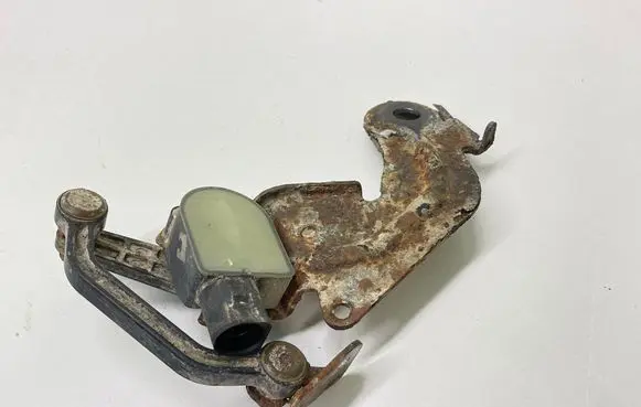 Volkswagen PASSAT B6 Front height sensor lever 1T0907503 6PM00873900