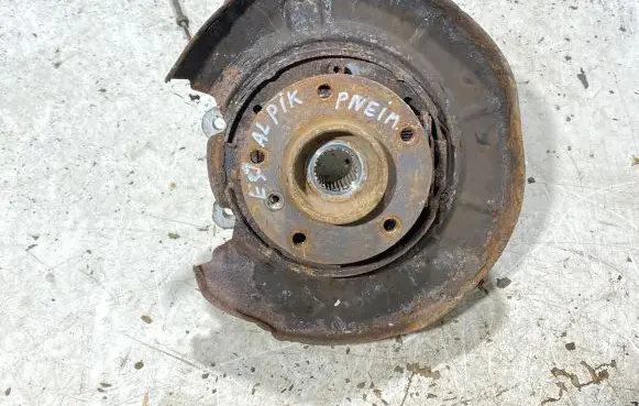 Rear wheel hub spindle/knuckle