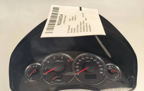Subaru Legacy Speedometer (instrument cluster) 85002AG01